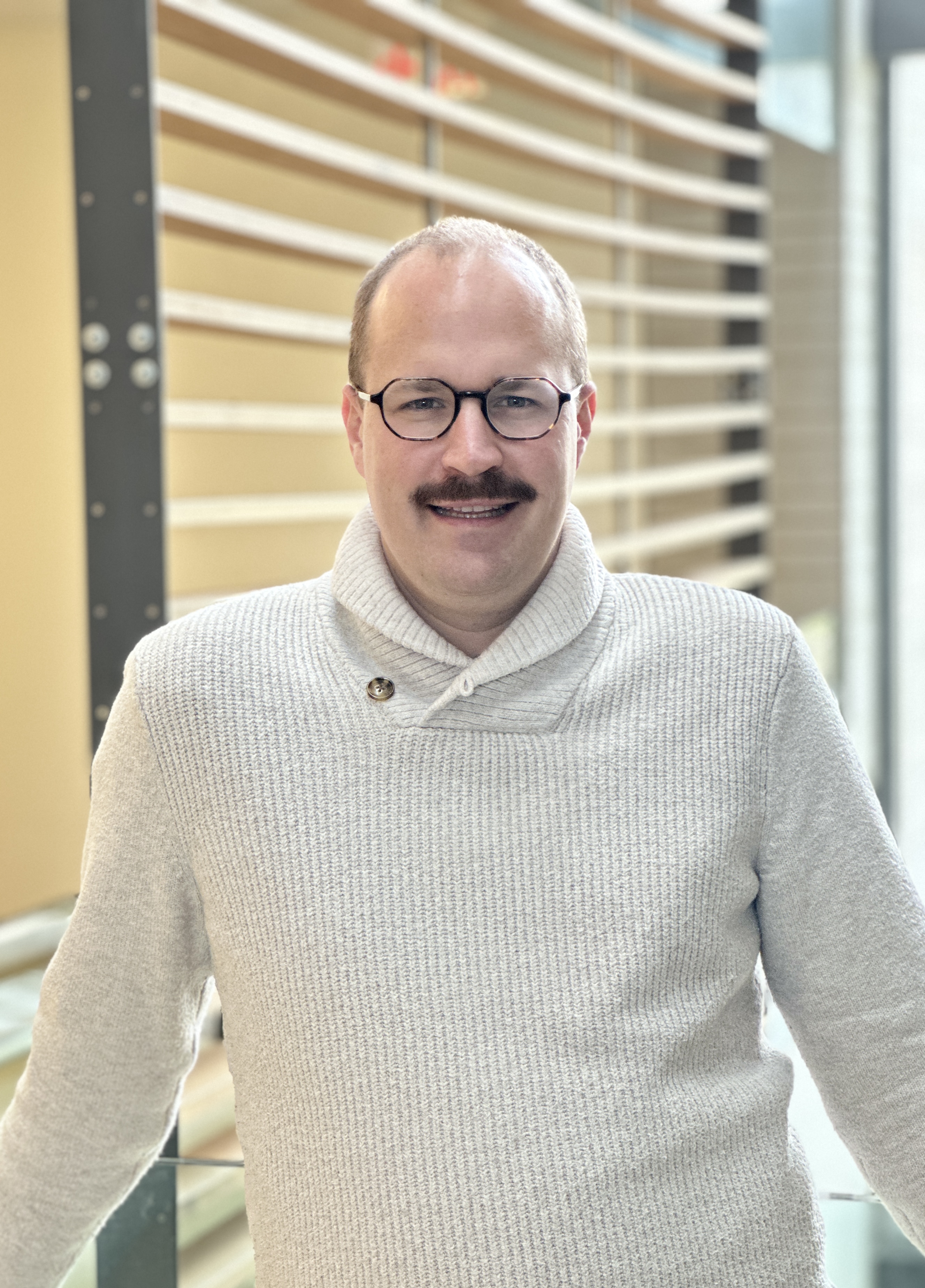 Dr. Sebastián Rodríguez-Llamazares